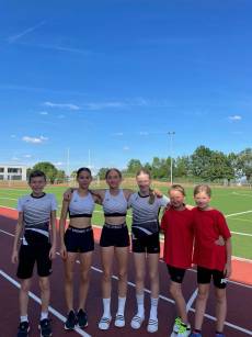 Marla Hercek und Julia Bungic vorne