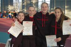 ... und mit ihrer 4x100m-Staffel