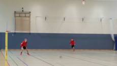 M1 bleibt oben auf! M2 rutscht in den Keller