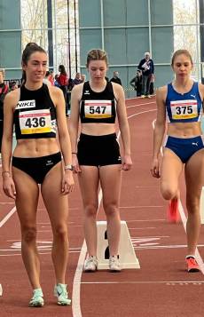Am 800 m Start - Johanna in der Mitte