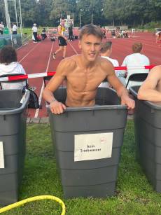 Am Ende des 1. Tages in die Eistonne ...