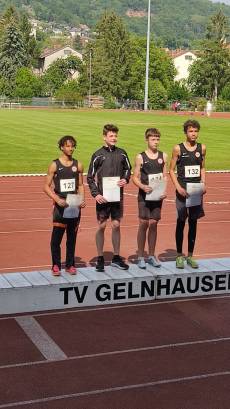 Ben bei der Weitsprung-Ehrung