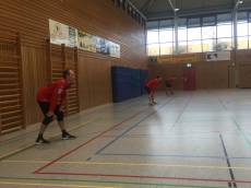 Die Abwehr erwartet die  Angabe