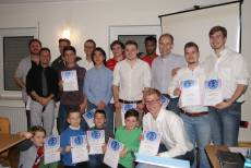 Die erfolgreichen Faustballer und der 1.Vorsitzende Pascal Wokan