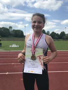 Die stolze Siegerin ...