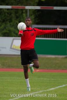 Eyob Saupe beim Zuspiel