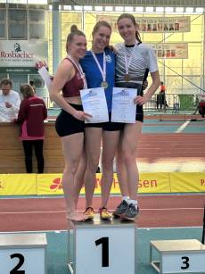 Johanna (rechts) ist erfolgreich in der Erwachsenenklasse angekommen.