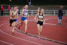 Lara bei ihrem Lauf zum U18-Hessenmeister-Titel ...