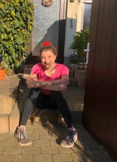 Lisa lacht auch noch nach ihrem Dauerlauf