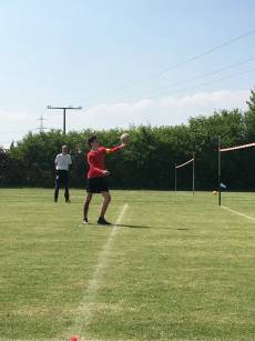 Louis Gold bei der Angabe