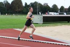 Louis hält sich wacker über die 12 1/2 Stadionrunden