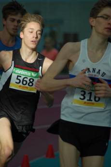 Marc (schwarzes Trikot) überzeugt über 800m und 1.500m