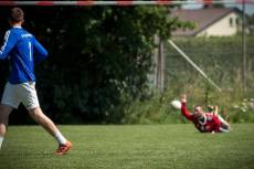 Oliver Kohm rettet den Ball