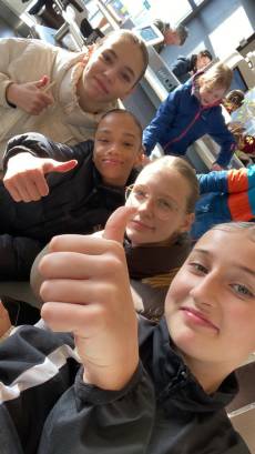 Rendeler Mädchen-Riege (v.l Charlotte Woltmann, Yvonne Vogel, Julia Bungic, Leonie Barowski), es fehlt Marla  Hercek