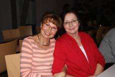 Unsere Rücken-Fit Trainerin Sylvia Kempski-Bäuerle (links) feierte mit