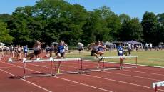 Yvonne (ganz links) und Marla (3. von links) im Hürdensprint